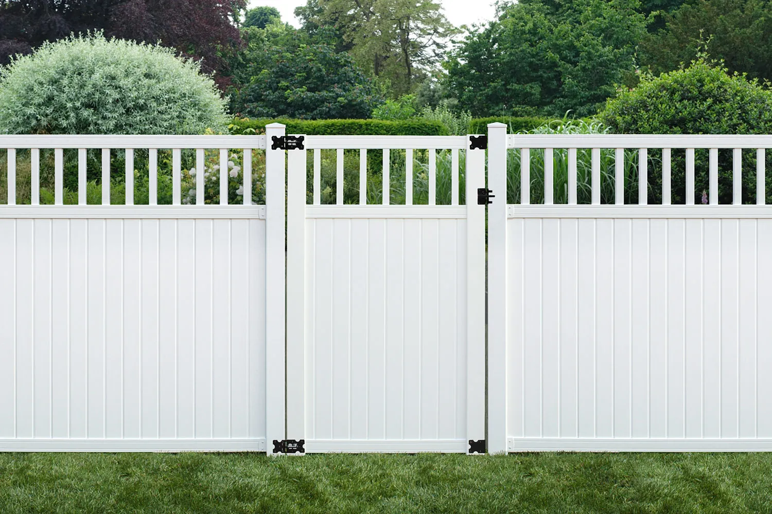 6' x 6' Belfast Spindle Top Privacy Fence Panels and Gate White image 5